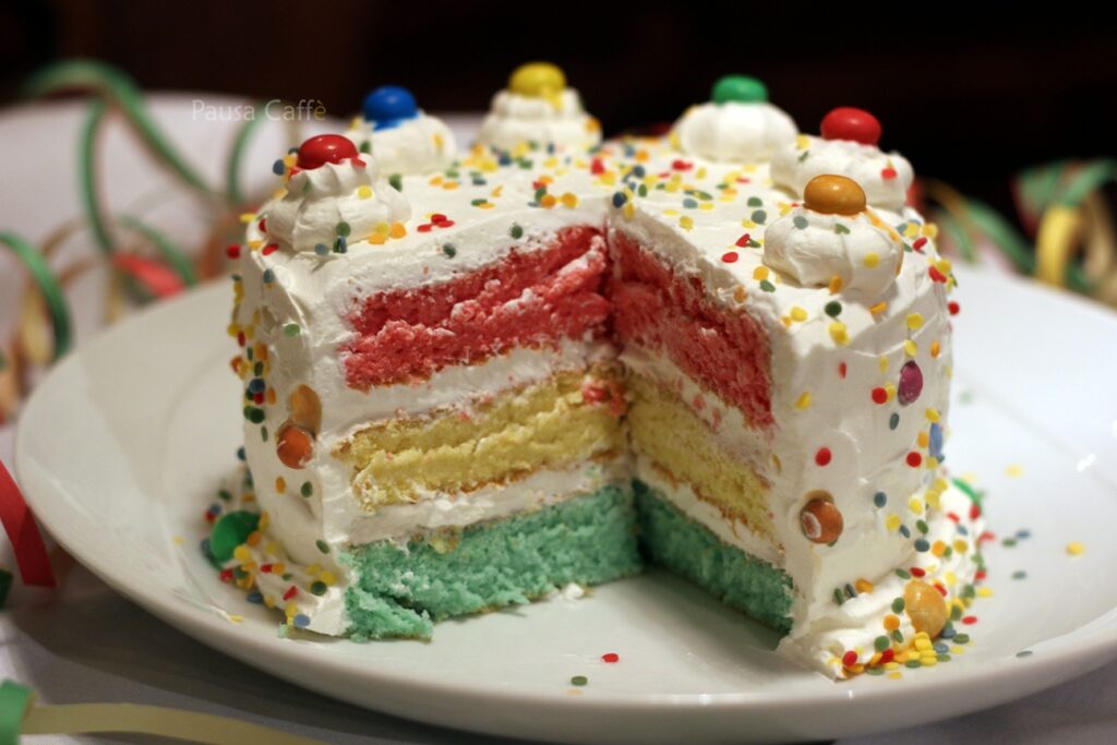 Torta arcobaleno per Carnevale