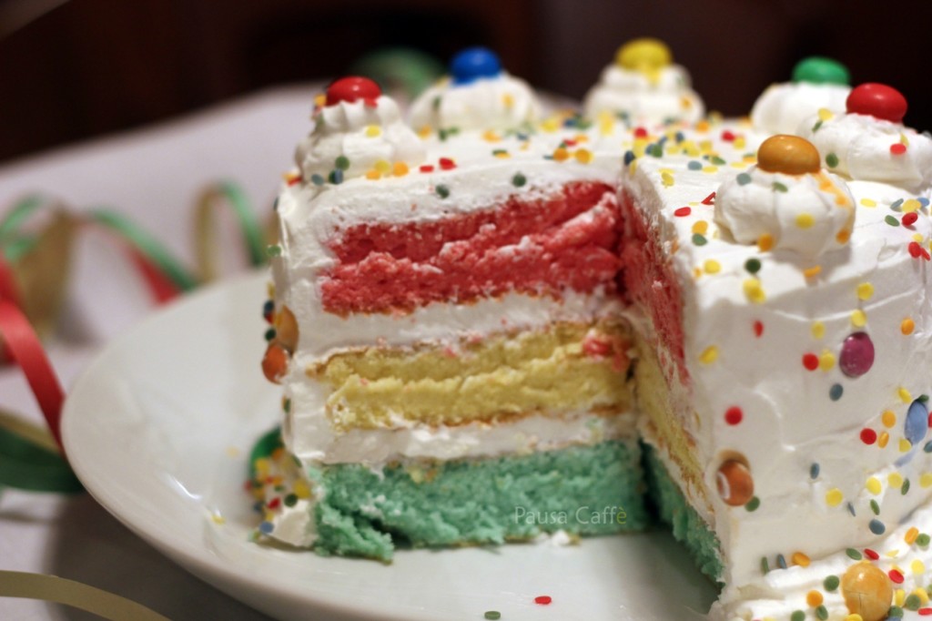 Torta arcobaleno per Carnevale