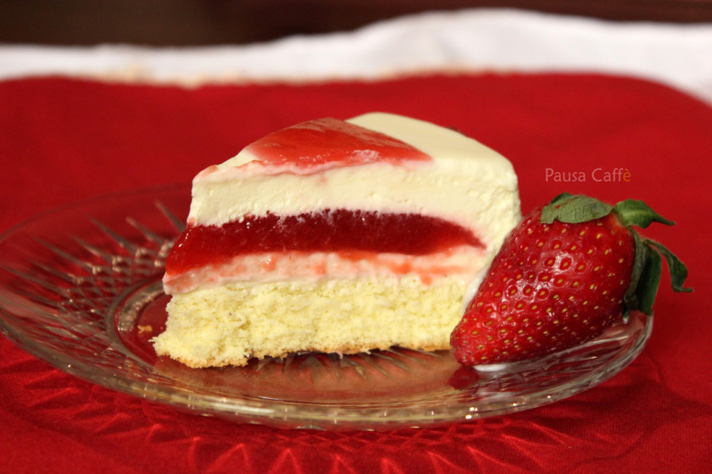 Torta bavarese cioccolato bianco e fragole (4) F 