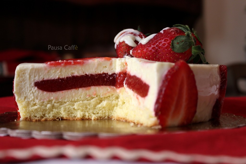 Torta bavarese cioccolato bianco e fragole (5) F