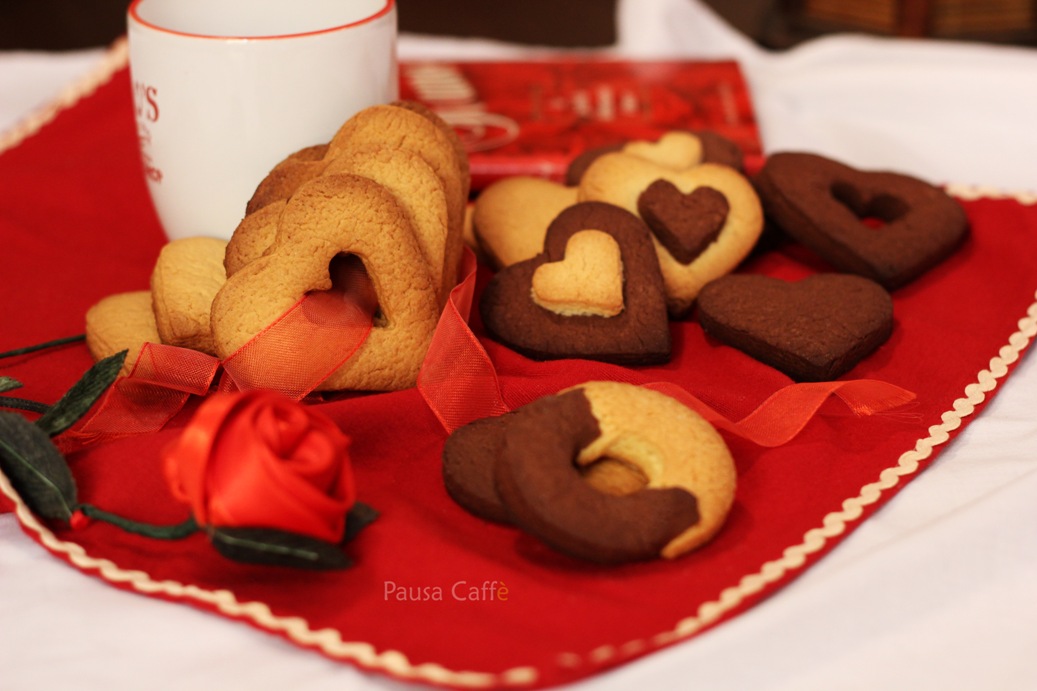 Biscotti abbracci, cuori e coccole: Speciale colazione romantica