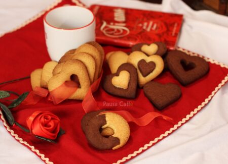 Biscotti abbracci, cuori e coccole: Speciale colazione romantica